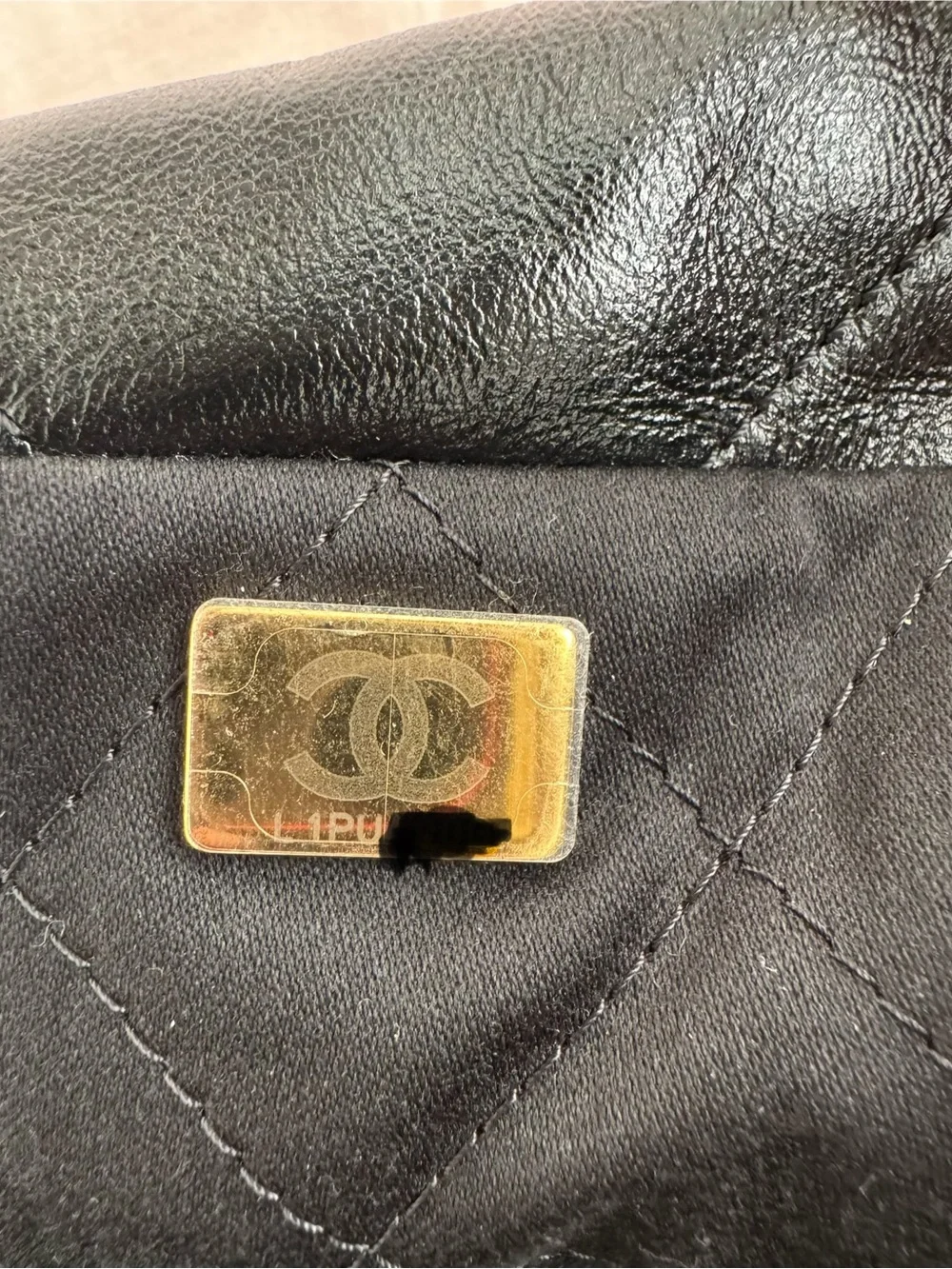 Shiny Calfskin Quilted Small Chanel 22 Black - Picture 5 of 9